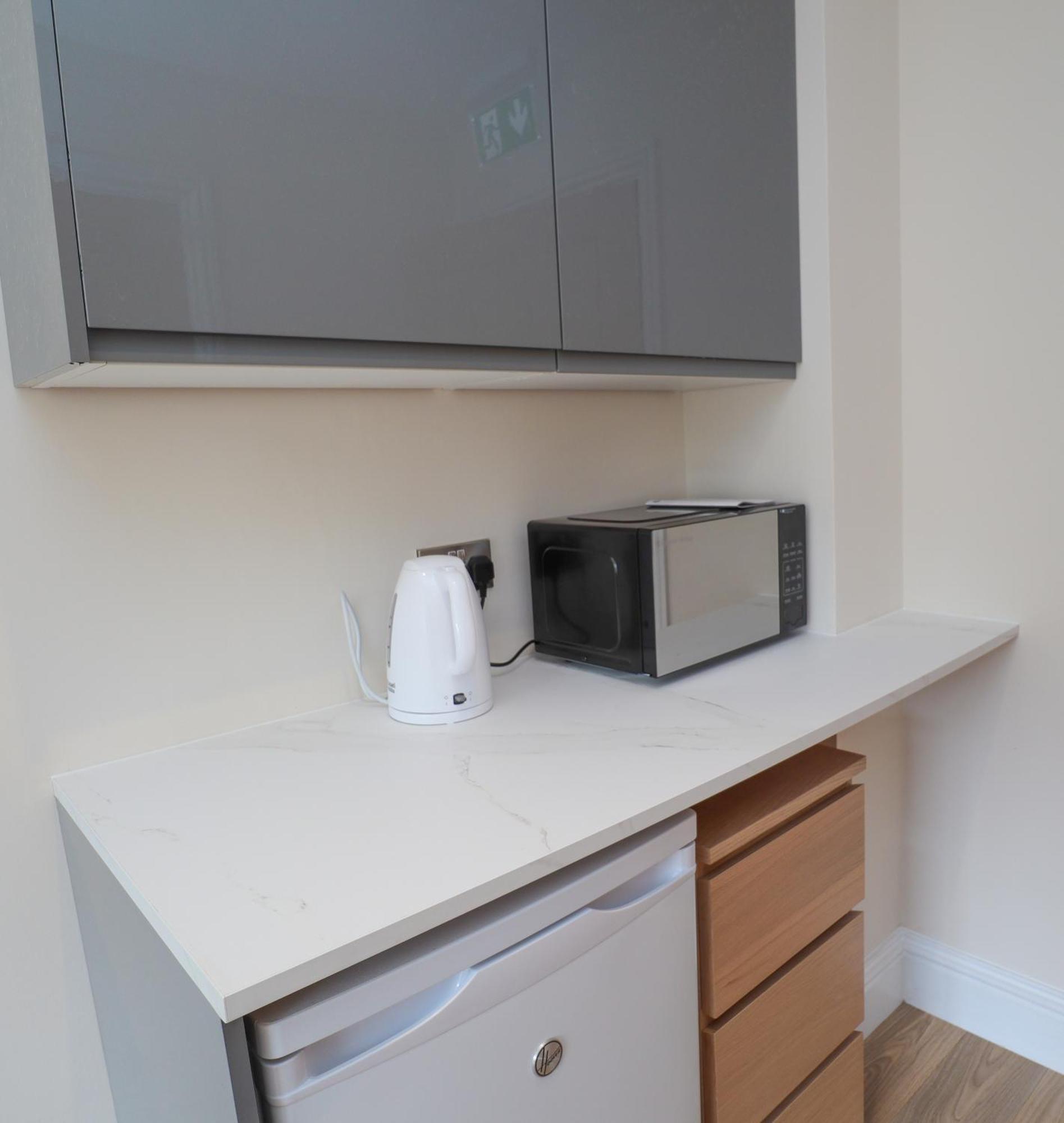 Aqua Nest Eastbourne - En-Suite, Free Parking, Kitchen 외부 사진